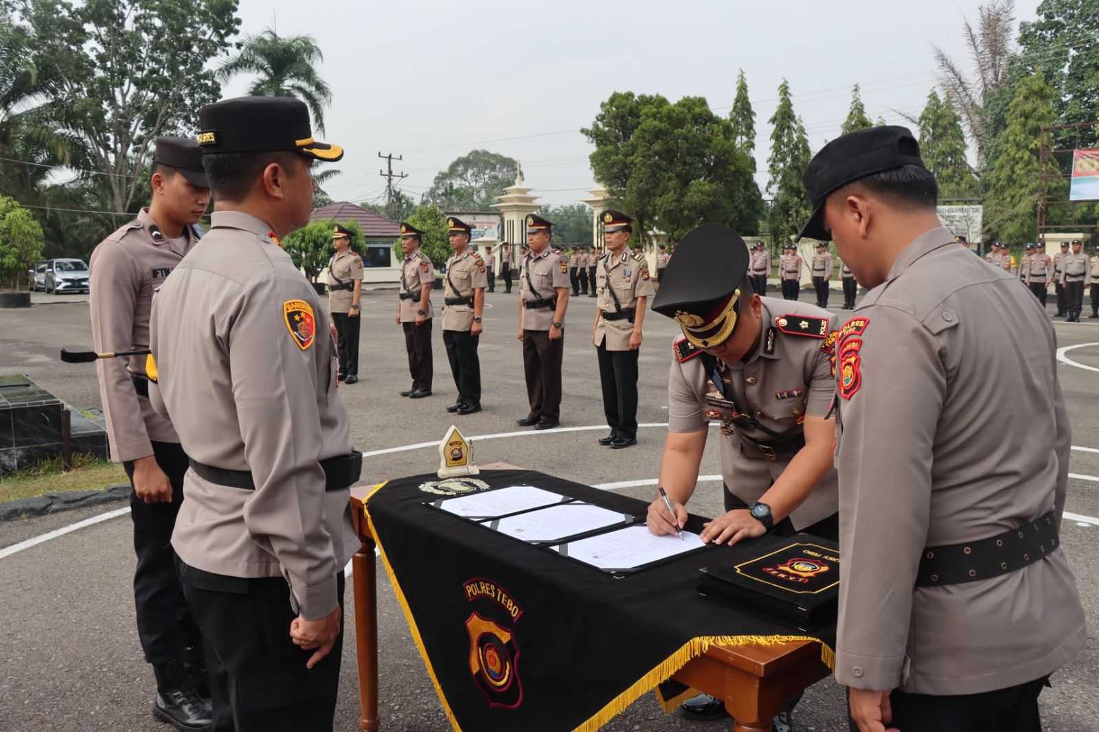 Kapolres Pimpin Serah Terima Jabatan Di Mapolres Tebo BENUAJAMBI