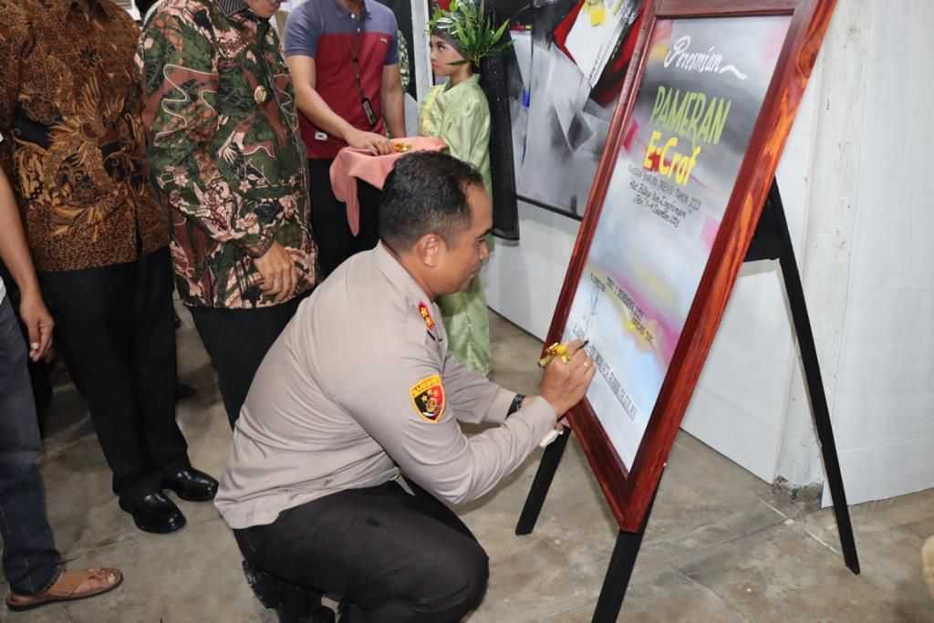 Kapolres Tebo Apresiasi Pergelaran Seni Dan Budaya Di Pameran E Craf Benuajambi