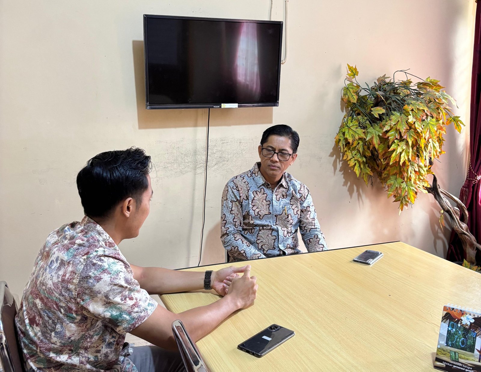 Rektor UMB Bapak Dr. Syafrialdi, S.Pi., M.Si